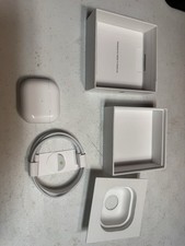Apple AirPods 3rd Generation Lightning Charging Case, FOR PARTS OR REPAIR B119