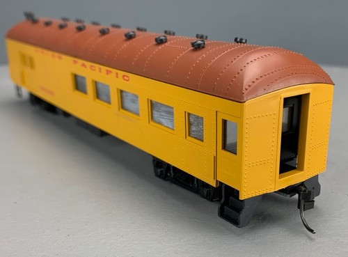 HO Roundhouse Harriman Combination Car Union Pacific RTR w/KDs HO4923 - Picture 7 of 9