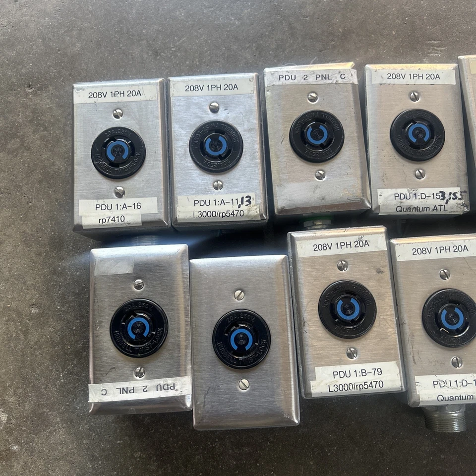 Lote de 14 Hubbell Twist-Lock 20A 125V con carcasa Thomas & Betts y cubierta de acero inoxidable Foto 2 de 4