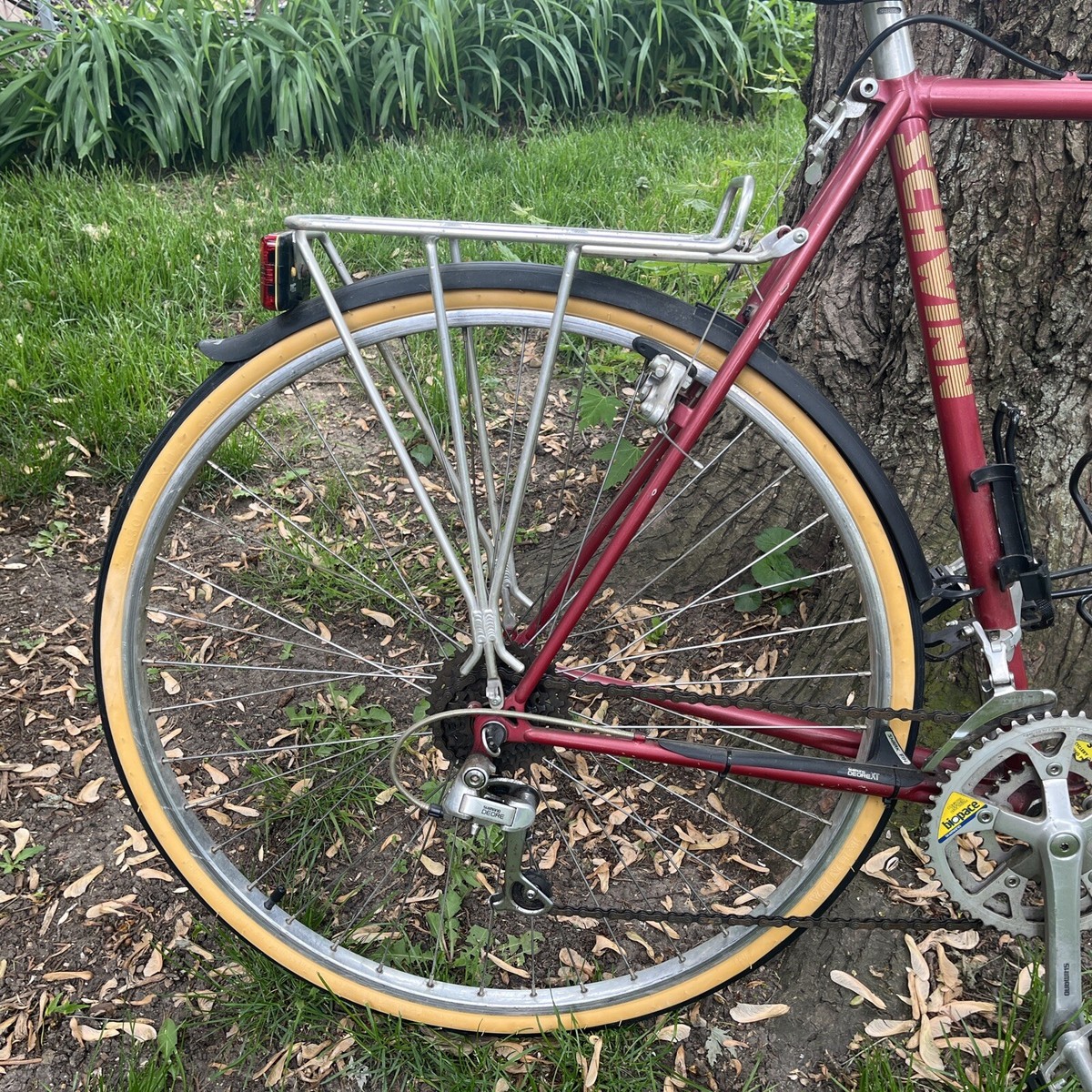 1987 Vintage Imperial Rose Schwinn Voyageur Touring Bicycle Bike 18  speed,23