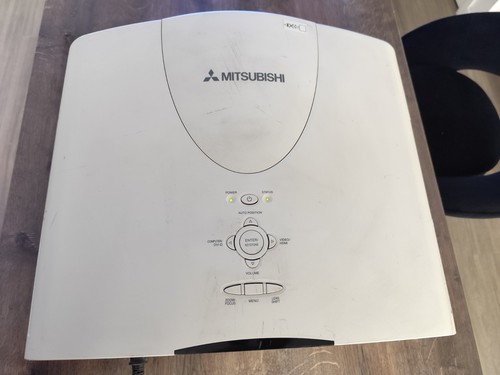 Mitsubishi WD3300U Projector - Picture 6 of 11