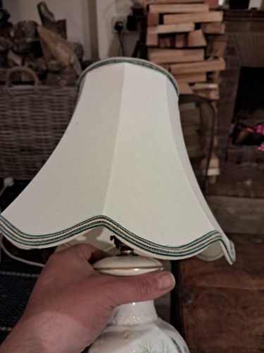 Aynsley "Wild Tudor" English Bone China Table Lamp. - Bild 6 von 9