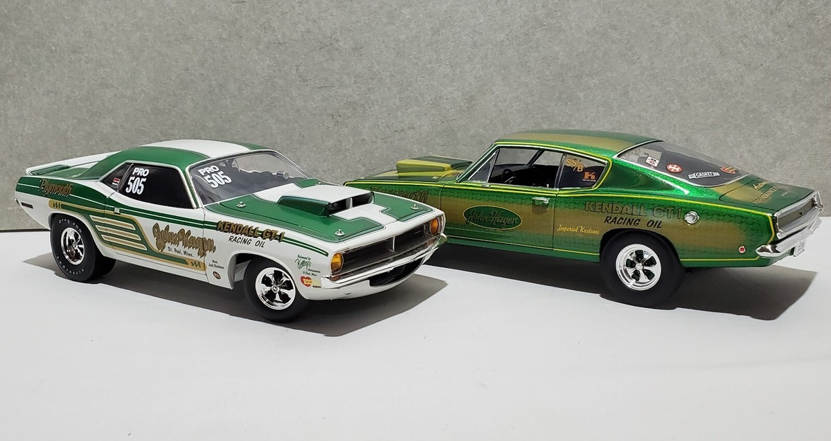 1:18 JOHN HAGEN 1968 SS/B & 1970 PRO STOCK CUDA 2 car set, Free