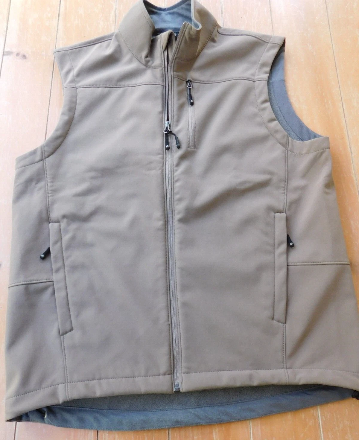 SOLARIS Mens Beige Vest Size L Fleece Line Sleeveless Multi Climate Zip Pockets