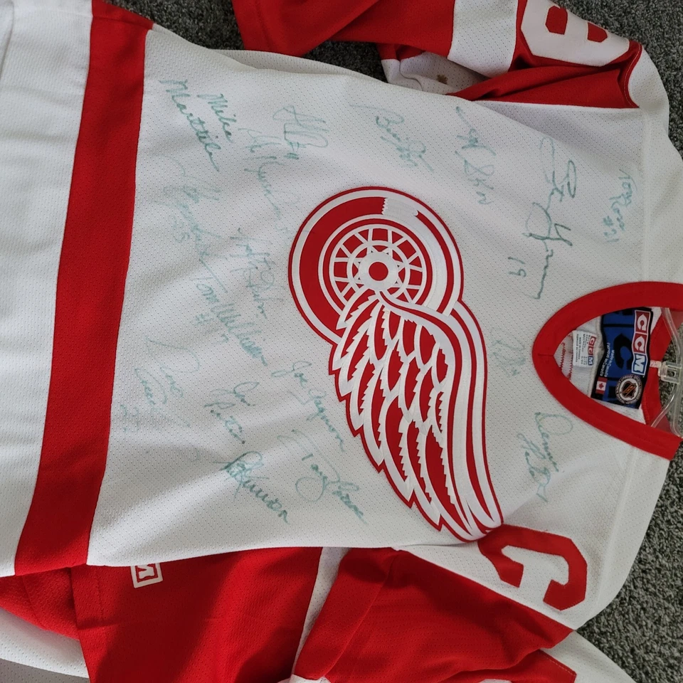 Detroit Hockey Legend Steve Yzerman Signed Autographed Jersey Large W/Full LOA - Image 3 of 4