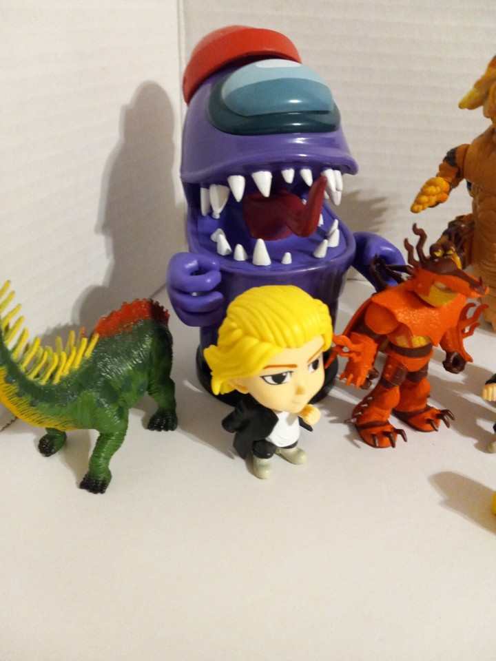 large lot of toys action figures Vtg Various Stocking Stuffers Resell