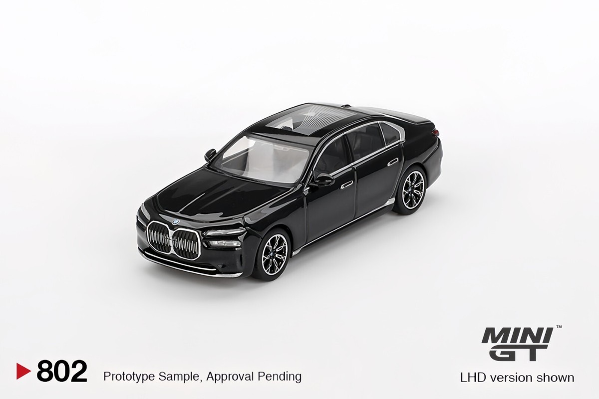 MINI GT BMW i7 x DRIVE60 　 チェイスカー Mini GT BMW i7 xDrive60 – Alpine White / Black Sapphire | 1