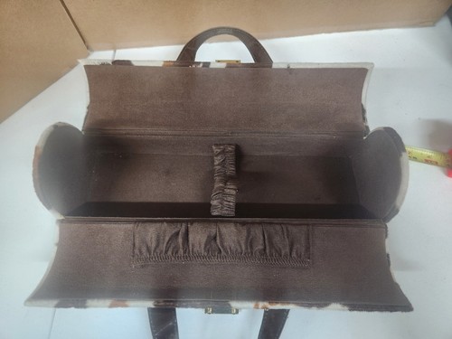Western Cowhide Pattern Single Bottle Wine Carrier, suitcase style Bag - Picture 3 of 4
