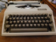 VINTAGE 1975 ROYAL CARAVAN PORTABLE TYPEWRITER #10045078 thumbnail