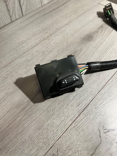 2005-2007 Saturn Relay Electric Right Side Power Seat Control Switch - Picture 2 of 7