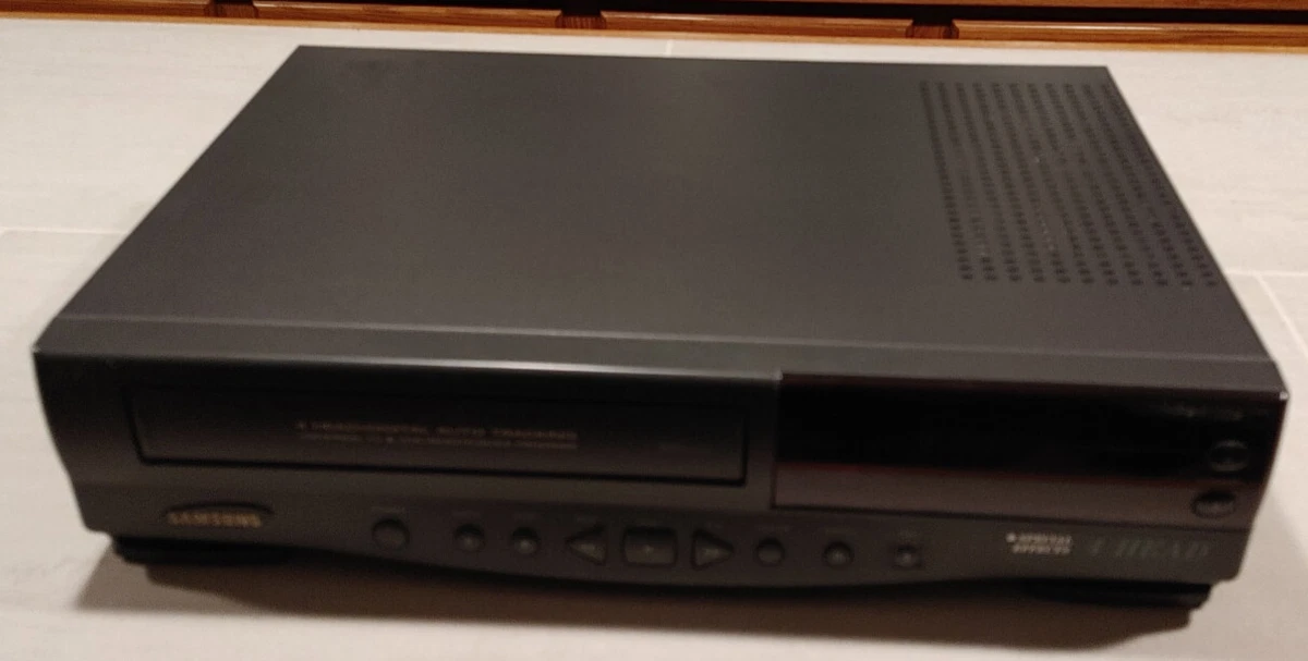 VCR Vs VHS Whats The Difference? (with Pictures)