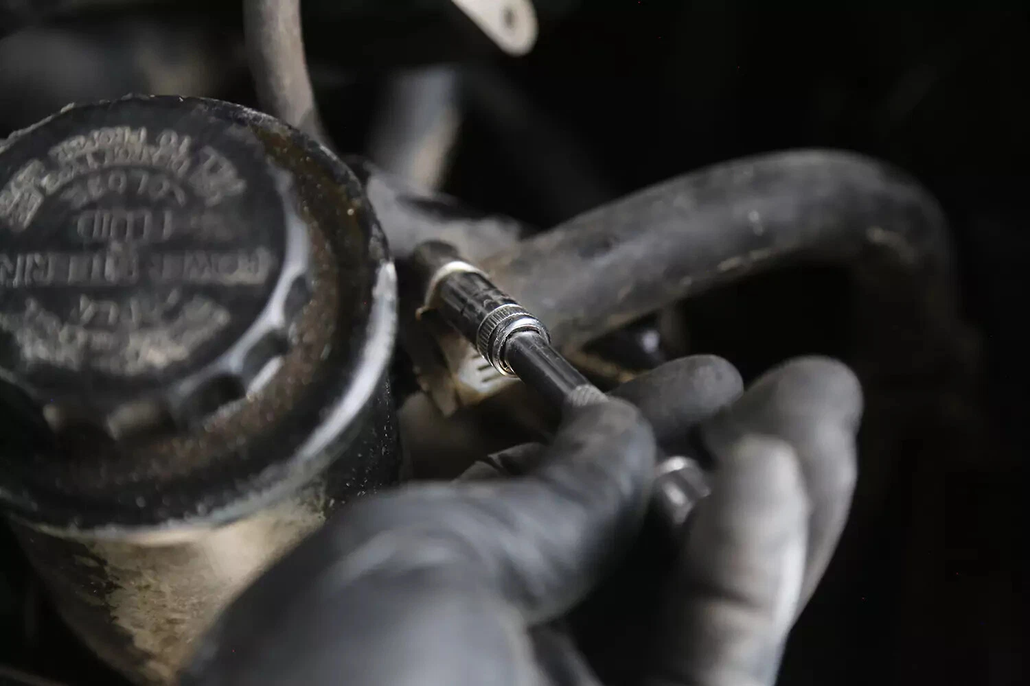 How to change steering fluid
