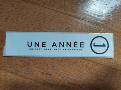 Une Annee brewery sticker (Illinois beer collectible)