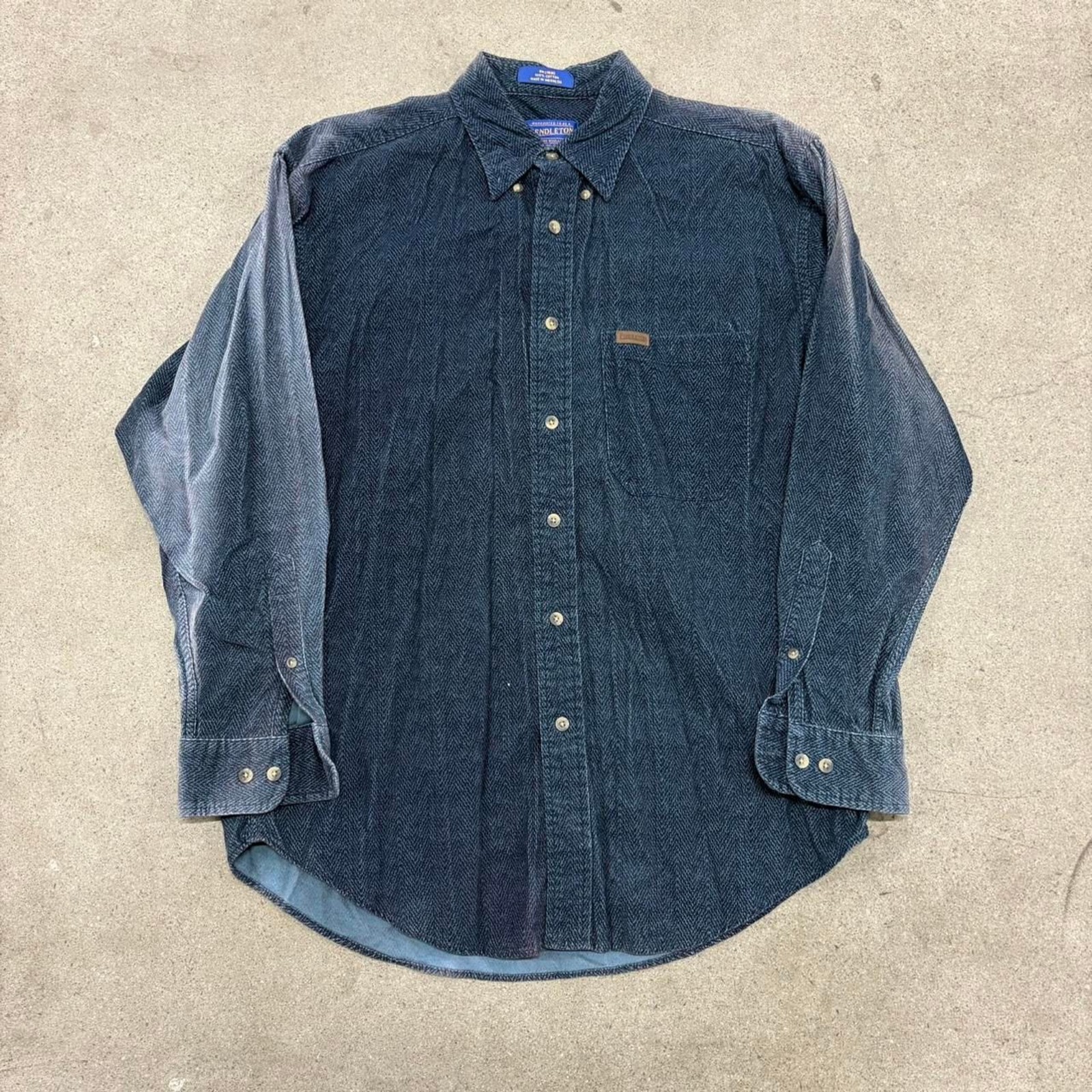 Pendleton mens button up size medium - image 1