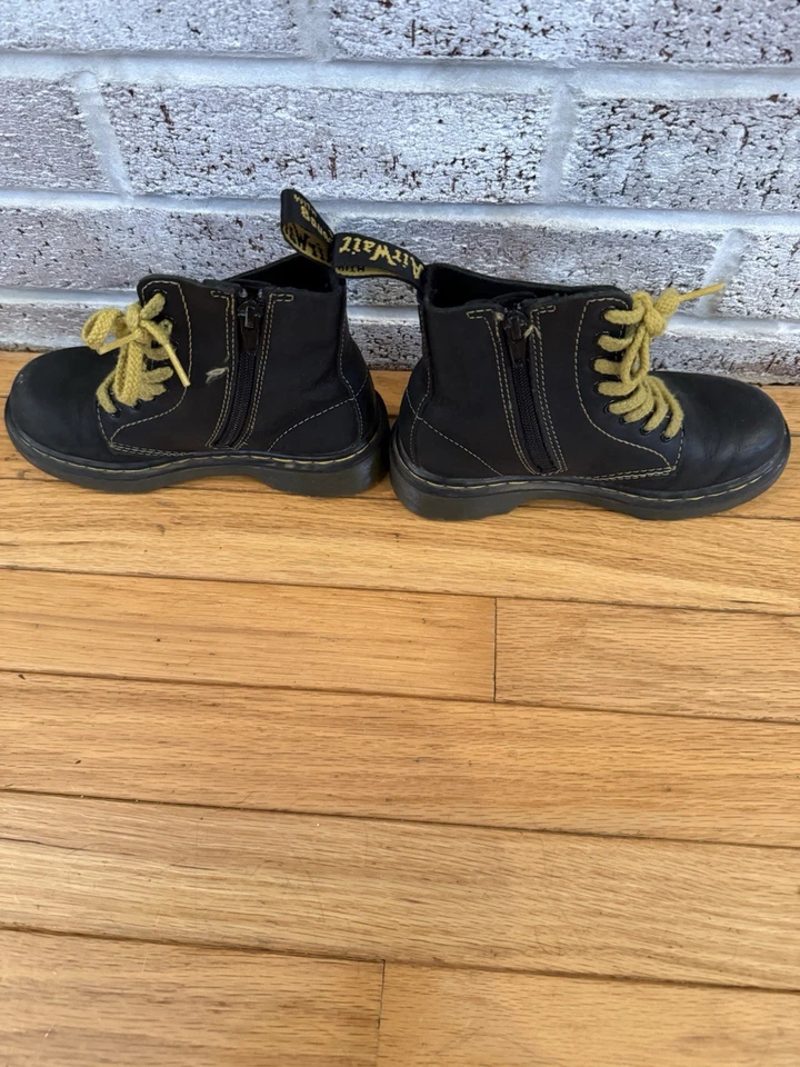 Botas Air Wair Doc Marten’s para niños jóvenes talla 13 Foto 2 de 4