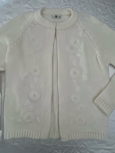 Full Fashioned Large Acrylic Sweater White Shoulder Sweater With Daisy’s Open - Picture 4 of 8