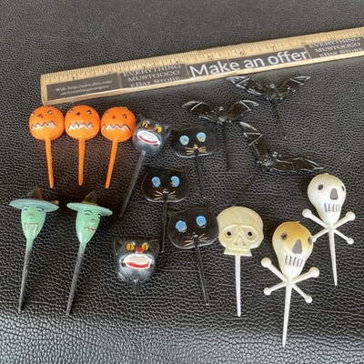 16 Halloween Cat Skull Pumpkin Witch Bat Cup-Cake Blow Mold Picks Hong Kong vtg