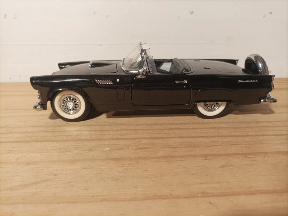 1/18 FORD THUNDERBIRD REVELL - Photo 2/4
