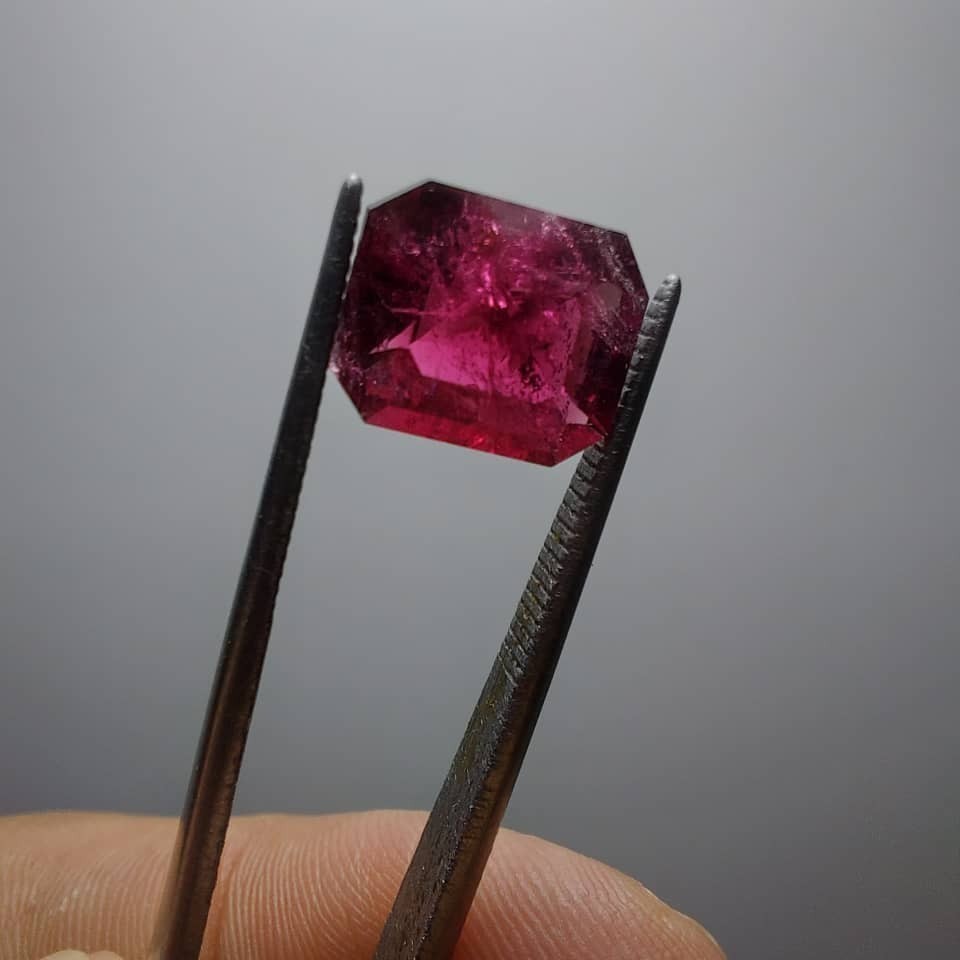 Tourmaline Rubellite du Pakistan taille émeraude de 3,10 carats