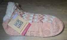Muk Luks Short Cabin Socks Non-Skid Grip Sherpa Lined Faux Fur Pink Combo