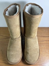 Minnetonka Sheepskin Boots Women  s Size 7M Tan Moccasin Booties