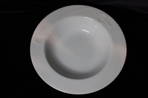MIKASA CLASSIC FLAIR WHITE EMBOSSED CALIA LILLIES 10 RIM PASTA SERVING BOWLS - Picture 2 of 8