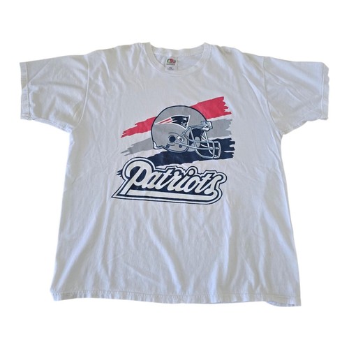 Vintage 2000s Y2K New England Patriots Graphic T-shirt.
