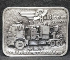 XA19154 AMAZING VINTAGE 1977 HALLIBURTON SERVICES OIL GAS MENS BELT BUCKLE