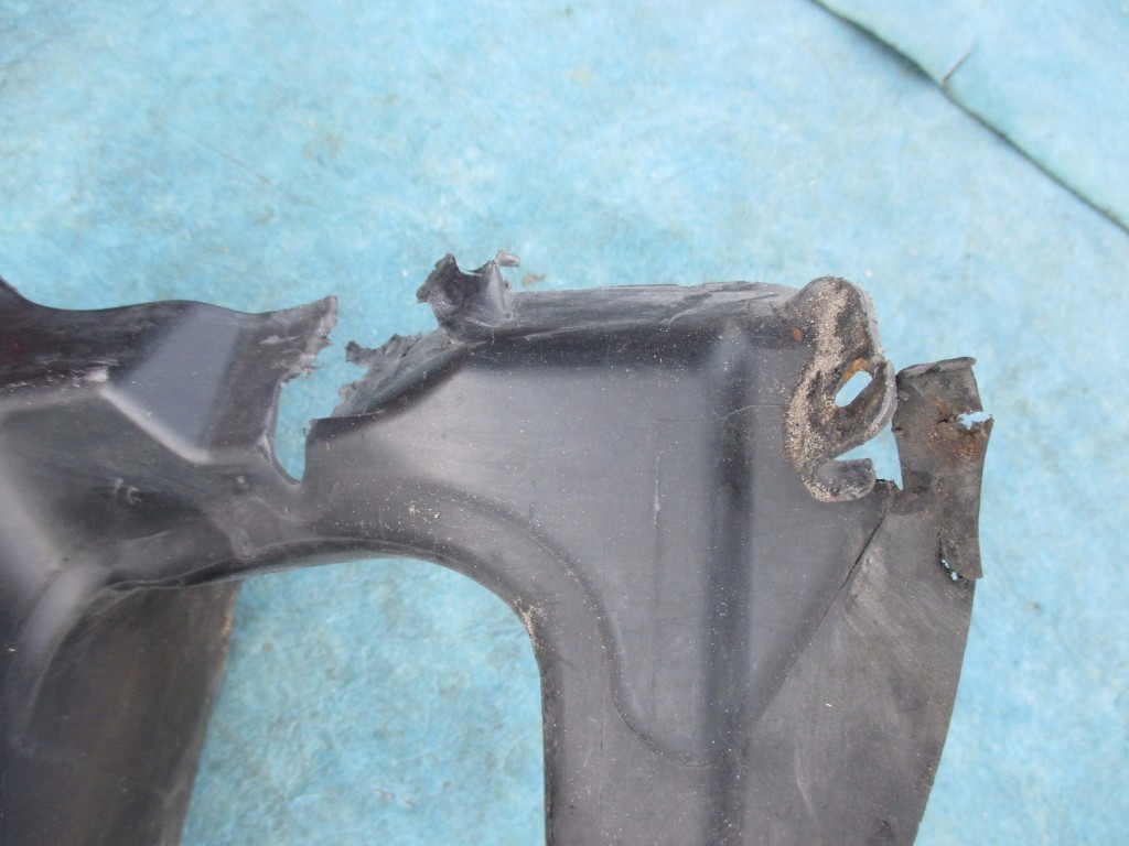 Bentley Continental Flying Spur air guide duct radiator center 