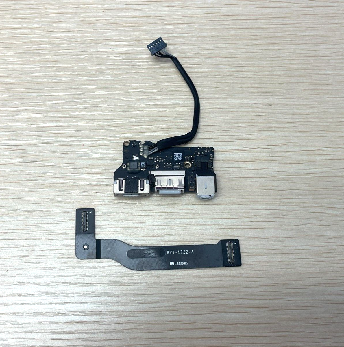 OEM I/O Board Usb Magsafe Audio + Cable Macbook Air 13 A1466 2013
