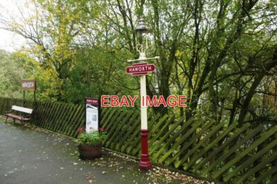 FOTO HAWORTH BAHNHOF HAWORTH IST AM BESTEN BEKANNT FÜR SEINE BRONTE-VERBINDUNGEN