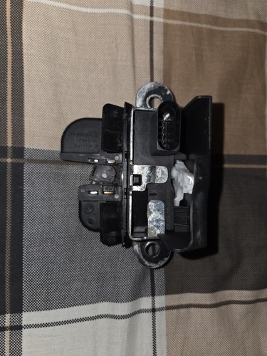 Seat Leon 1P Heckschloß Schloß unten an der Heckklappe 1P0827505D