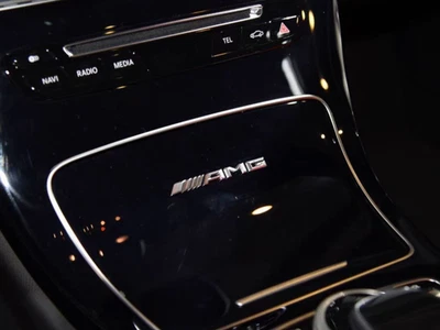 AMG Emblem Logo Schriftzug Aufkleber für Mercedes Mittelkonsole Innenausstattung - Bild 1 von 3