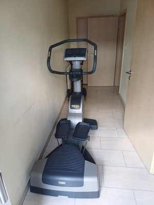 Technogym Crosstriner/Ellipsentrainer/Stepper-hochwertiges Fitnessgerät.
