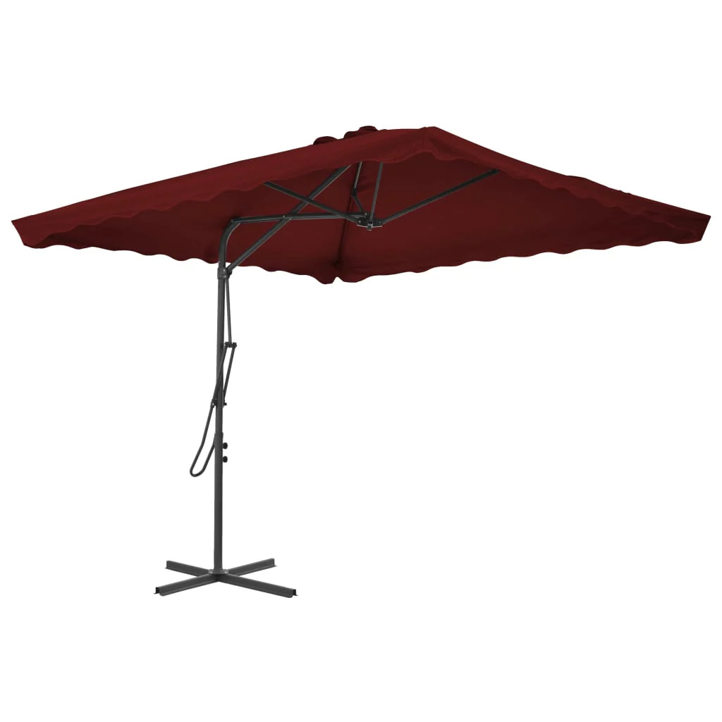 Parasol 250 x 250 cm bordeaux pour créer une zone d'ombre fraîche sur la pelouse