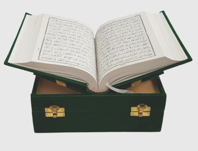Quran Arabic Mushaf in a Special 2 in 1 Velvet Gift Box and Stand (MEDIUM SIZE)