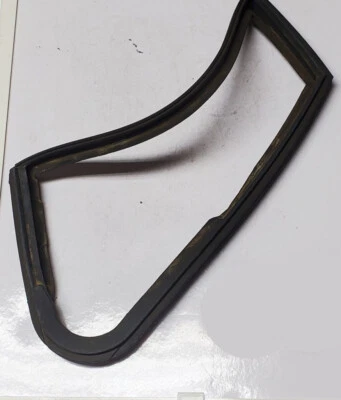 MGB Seal Vent Window R/H 17H2505 - Image 1 of 2