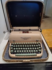 Vintage Remington QUIET-RITER 11 Miracle Tab Typewriter W/Case Fully Functional thumbnail