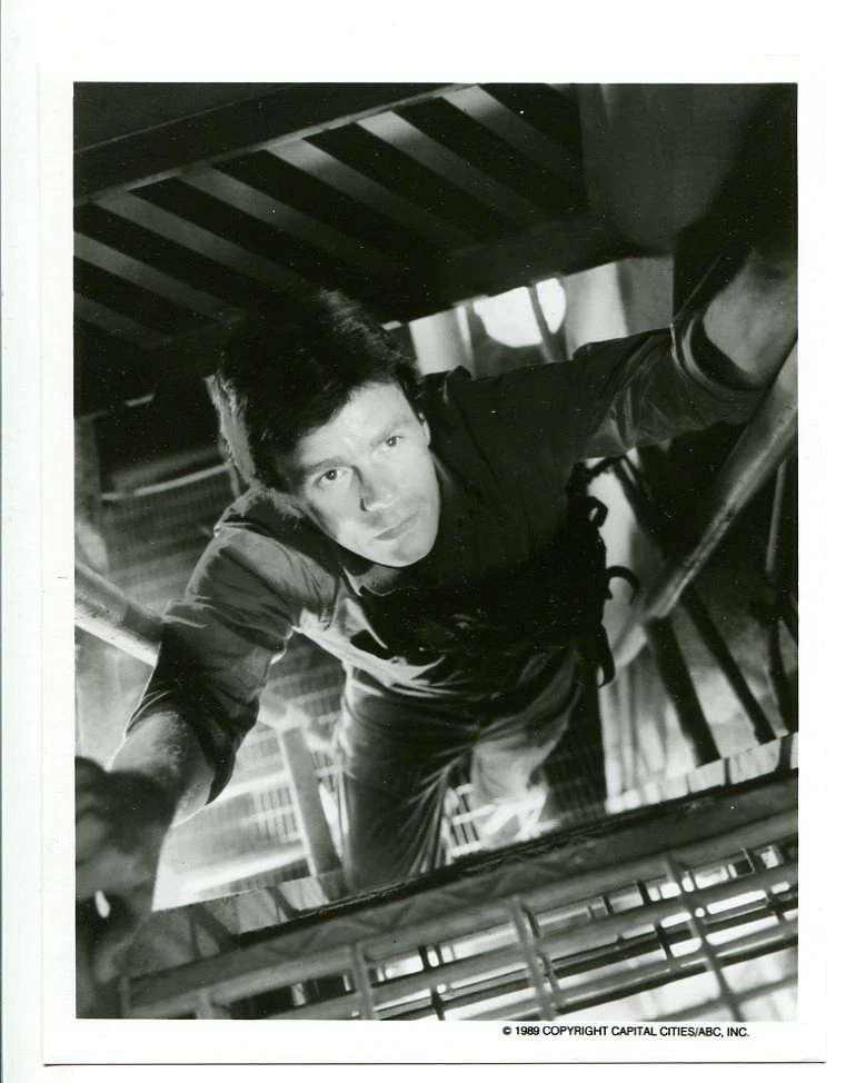 7x9-Promo Still-Richard Dean Anderson-TV-80's-VG - Picture 1 of 1