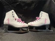 Lake Placid Cascade Girl's Figure Ice Skates White With Pink Laces Size 2