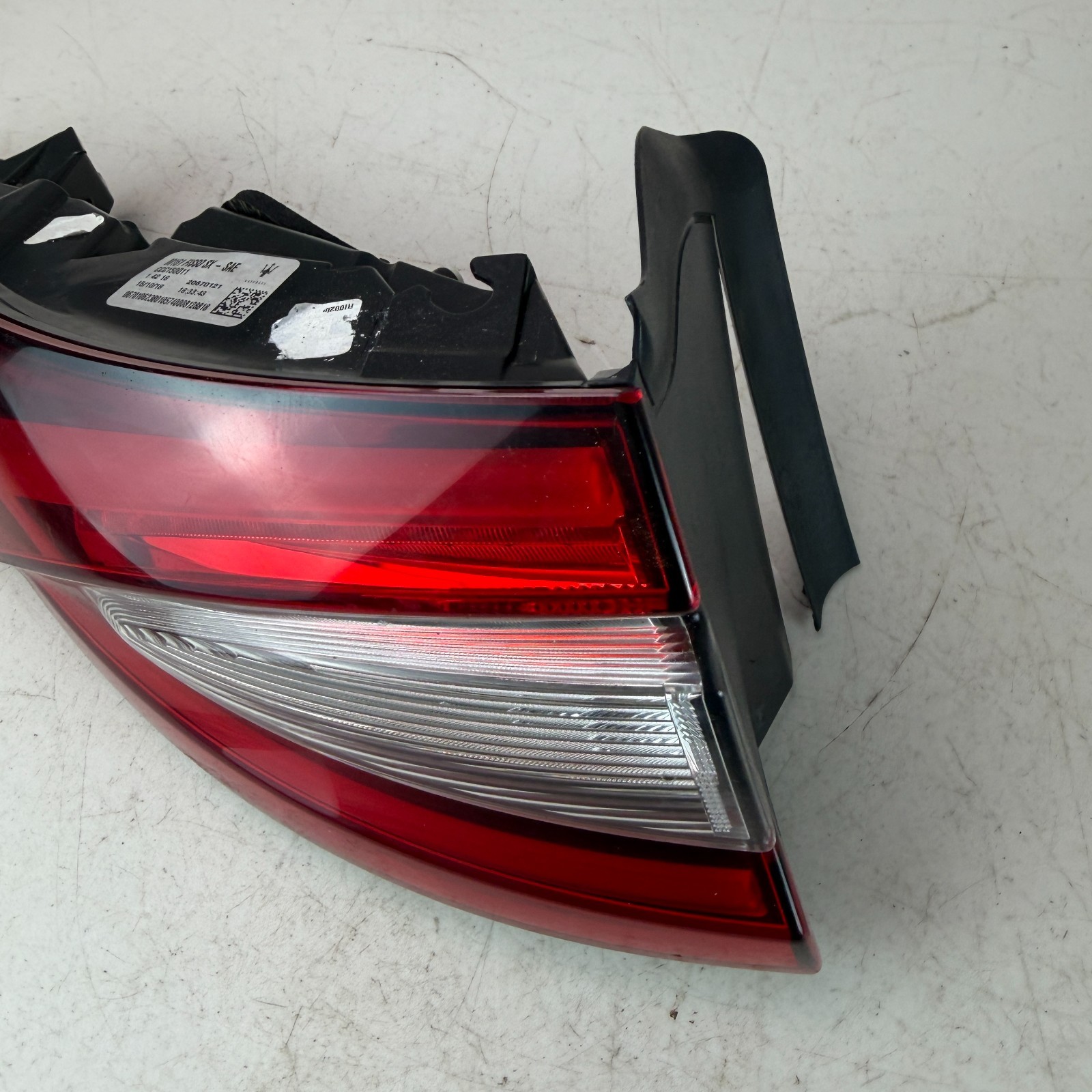 2017-2024 MASERATI LEVANTE REAR LEFT DRIVER SIDE OUTER TAIL LIGHT LAMP 20670121