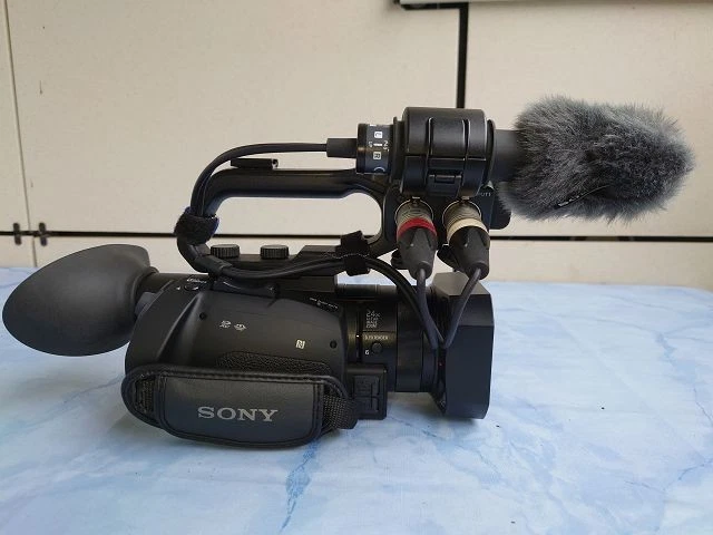 Sony PXW-X70 4K professioneller Camcorder mit viel Zubehör - Bild 2 von 4