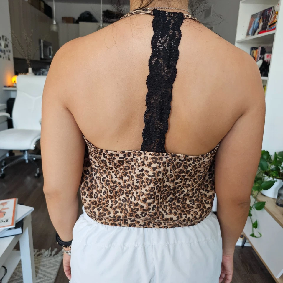 Camiseta sin mangas Forever 21 con estampado de leopardo cami mediana espalda de encaje sin mangas estilo boho Foto 3 de 4