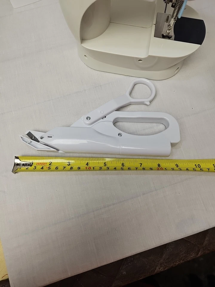 Lil-Sew & Sew Mini Sewing Machine LSS-202 with Foot pedal and Electric Scissors - Image 4 of 4