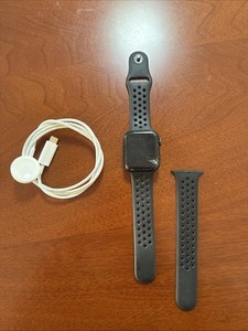 Apple Watch SE (2022) 44mm mit Nike Pure Sportarmband schwarz (DISPLAYSCHADEN)