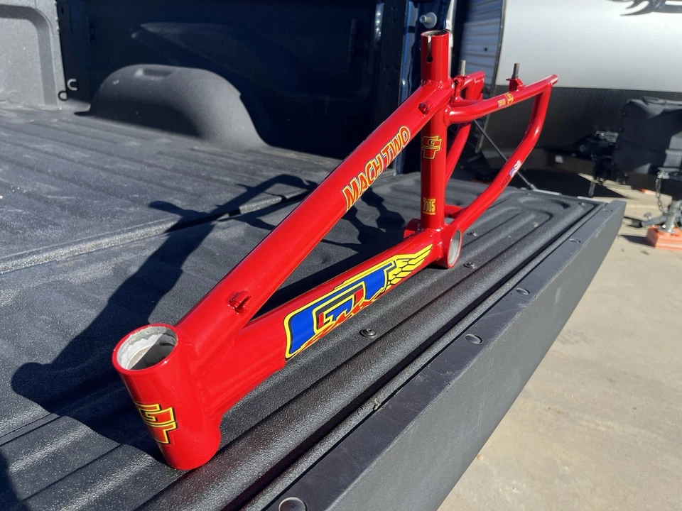 Hermoso cuadro de carreras de aluminio Old School BMX 1995 GT Mach Two Foto 3 de 4