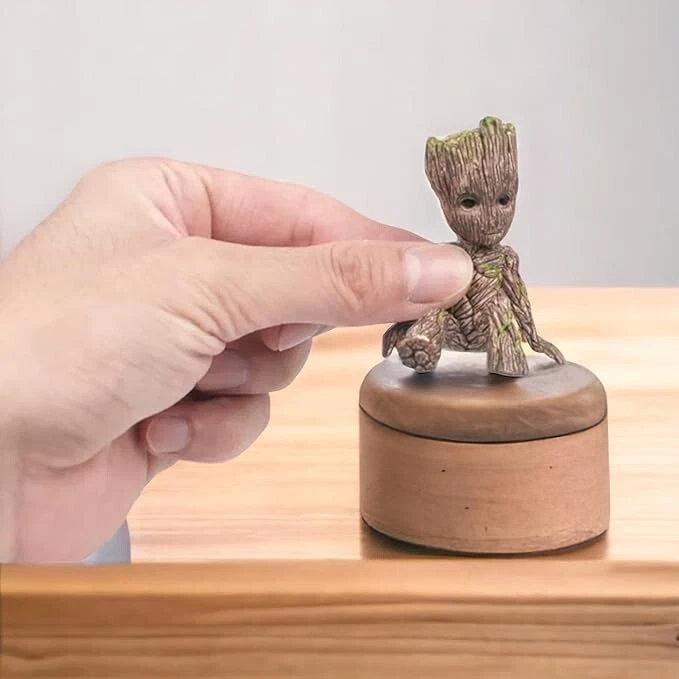 Estatuilla miniatura de hadas jardín sentado Groot PVC estatua Groot in para niños hogar Foto 2 de 4