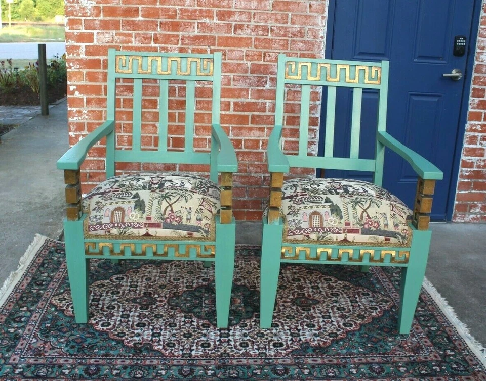 Juego de 2 sillones con llave griegos vintage con asientos tapizados y marcos pintados Foto 2 de 4