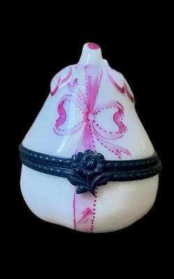 Vintage Limoges Peint Main Birnenförmige Schmuckschatulle, rosa Schleife mit Verschluss