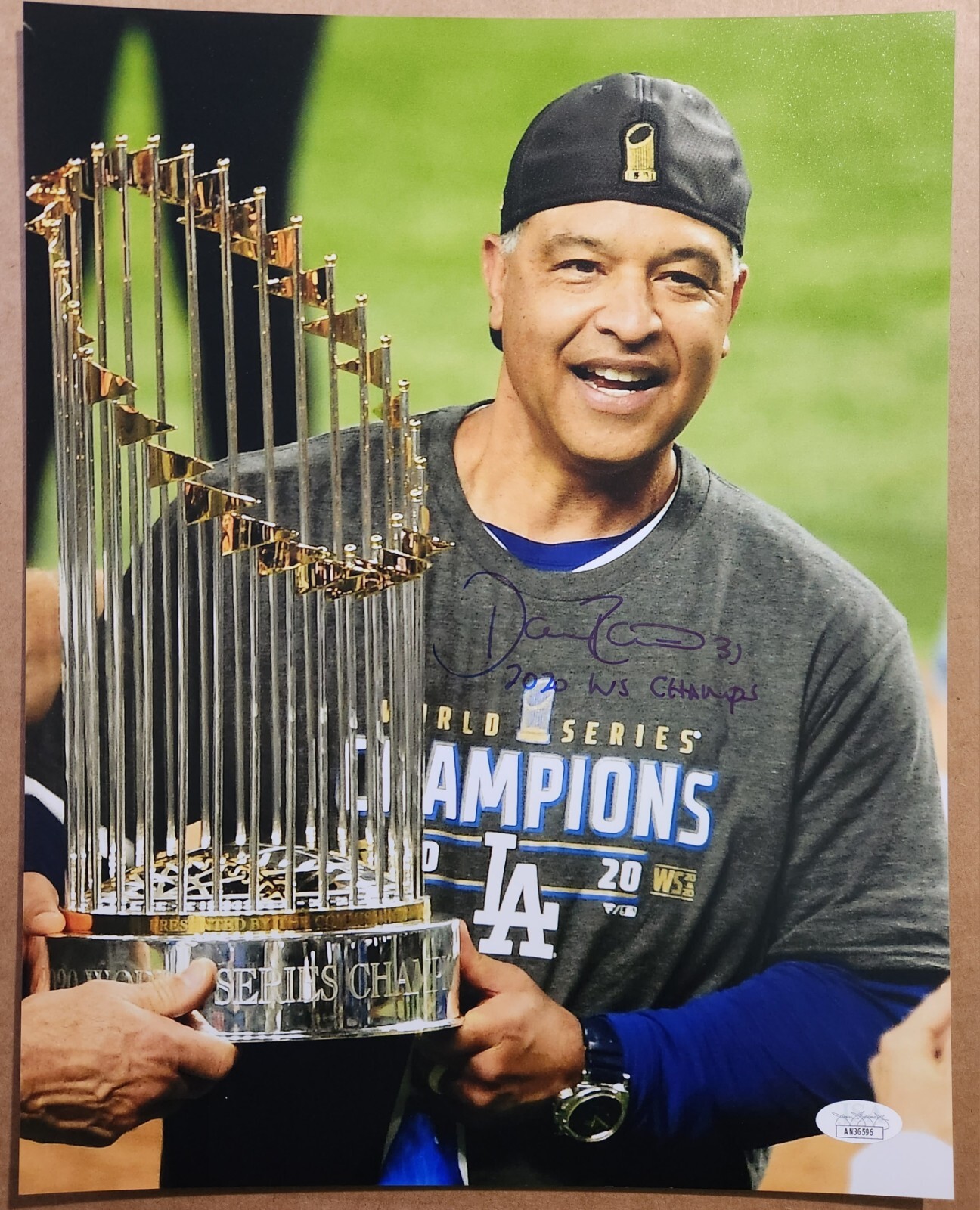 Dave Roberts Los Angeles Dodgers World Series INSC Autographed 11x14 JSA
